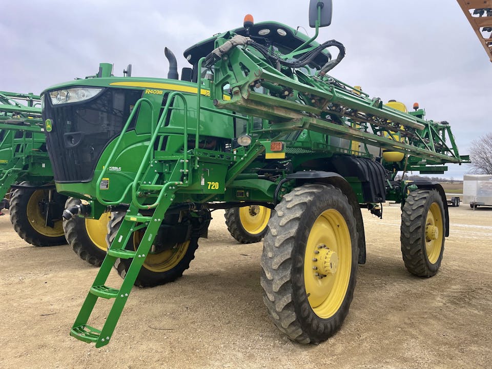 John Deere R4038