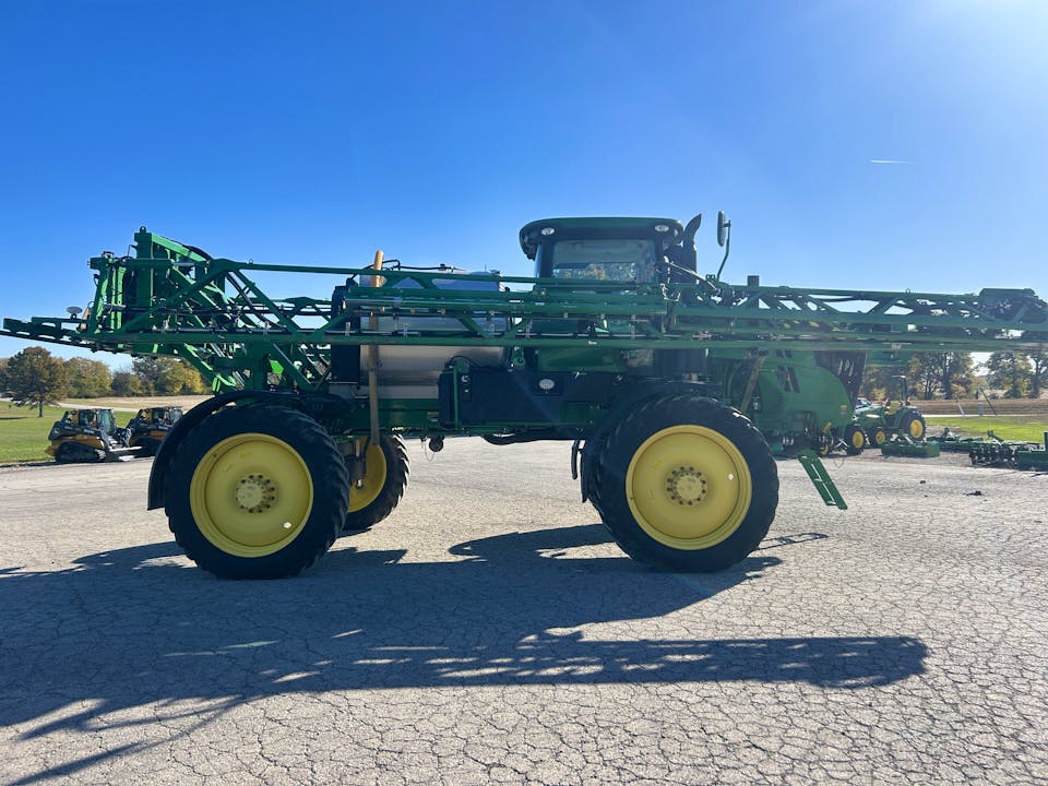 John Deere R4038