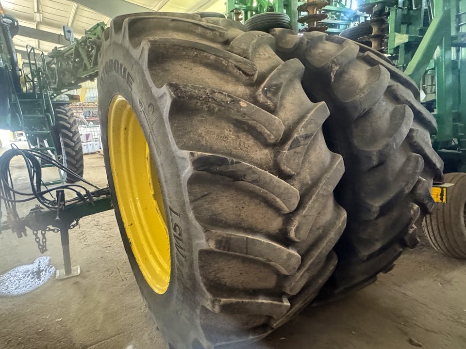 John Deere R4045