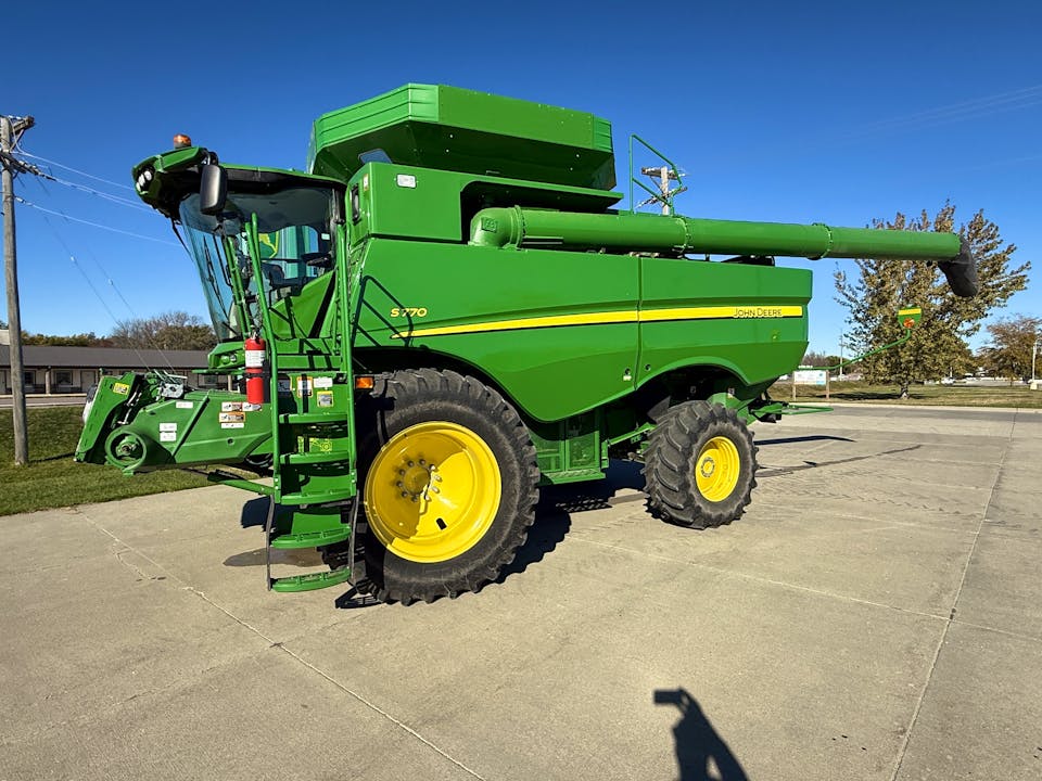 John Deere S770