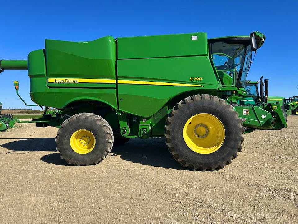 John Deere S790
