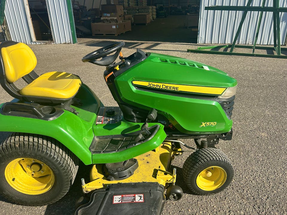 John Deere X570