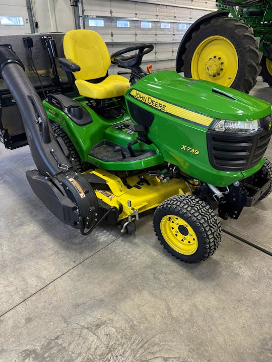 John Deere X739