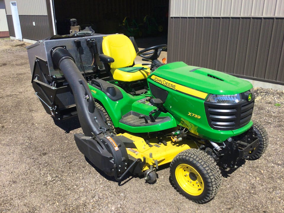 John Deere X739