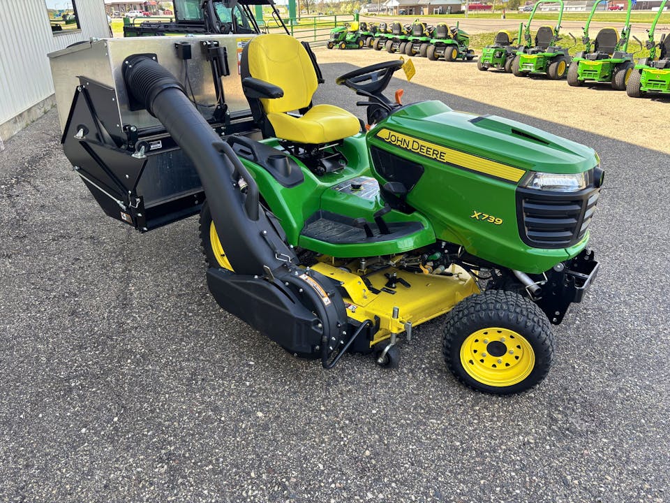 John Deere X739