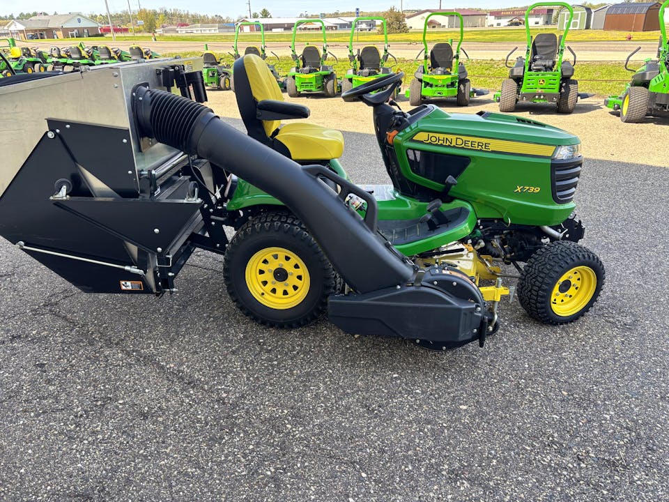 John Deere X739