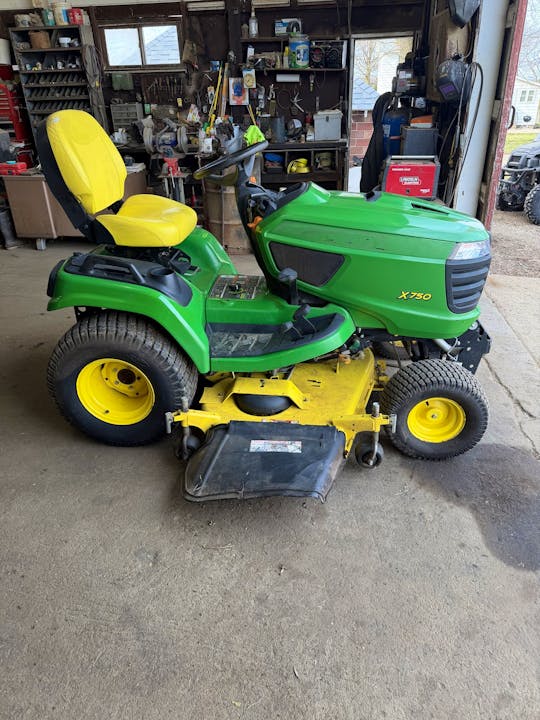John Deere X750