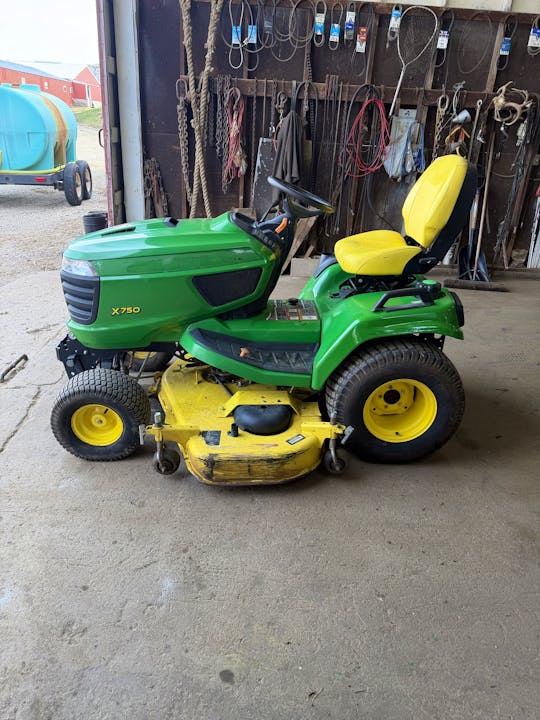 John Deere X750