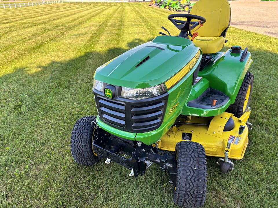 John Deere X758