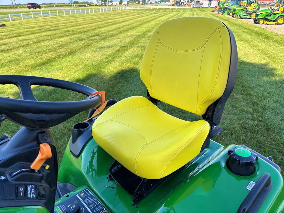 John Deere X758