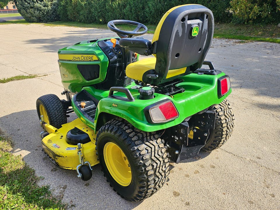 John Deere X758