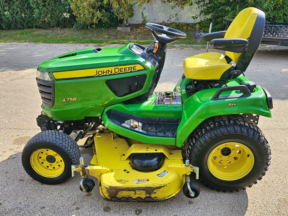 John Deere X758