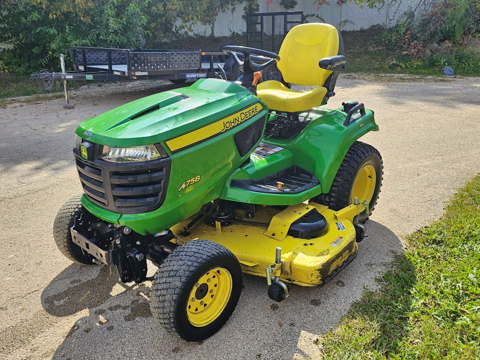 John Deere X758