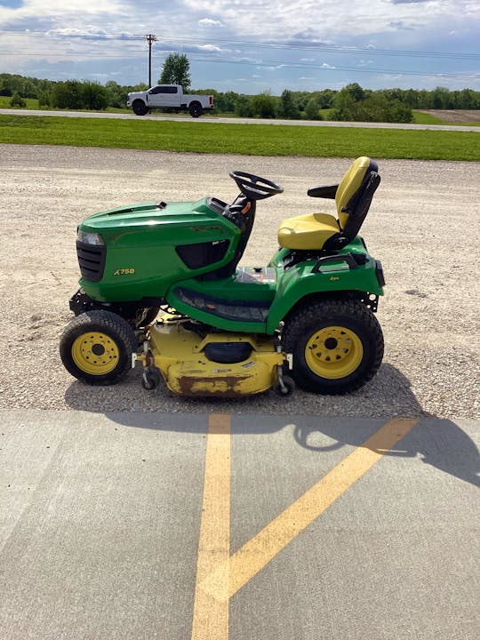 John Deere X758