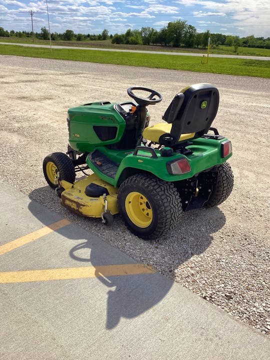 John Deere X758