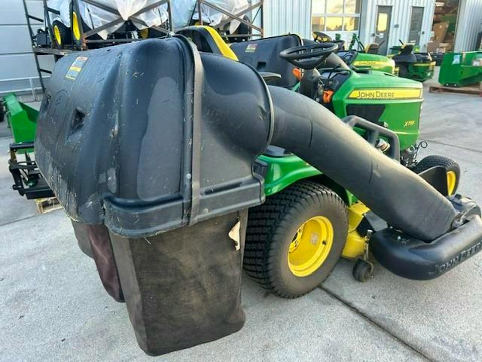 John Deere X758