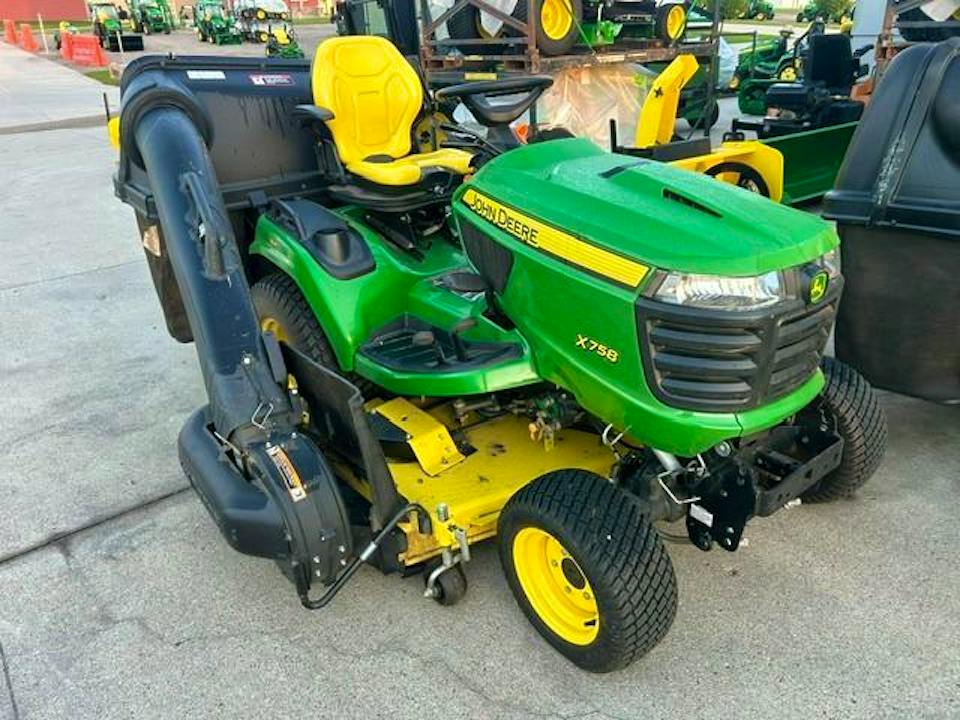 John Deere X758