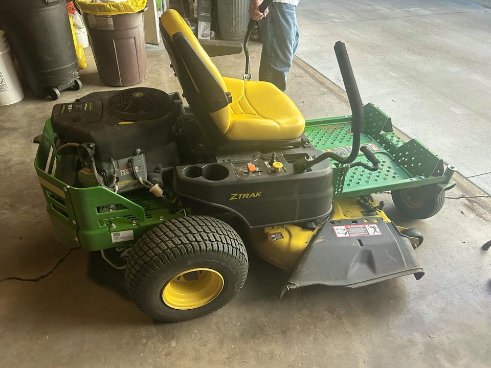 John Deere Z335M