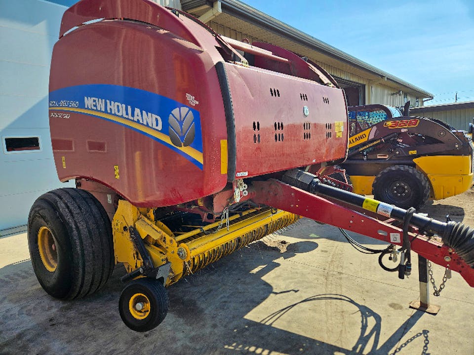 NEW HOLLAND RB560