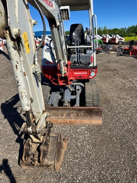 TAKEUCHI TB230