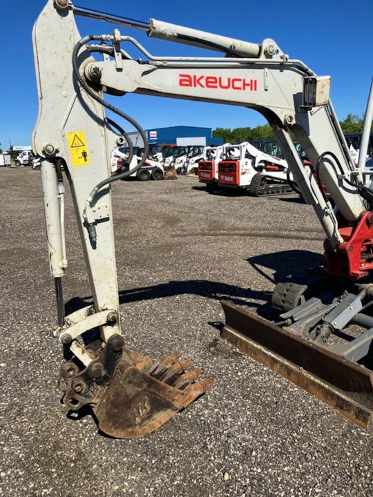 TAKEUCHI TB230