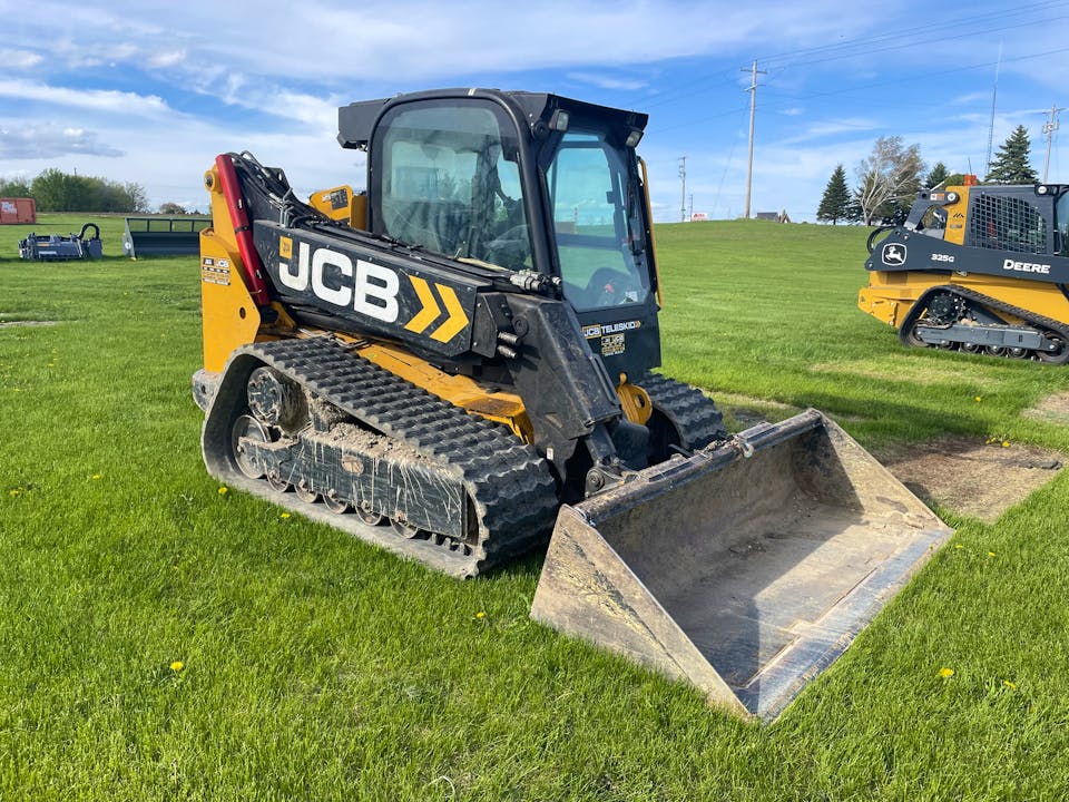 JCB 3TS-8T