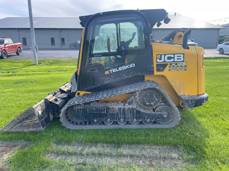 JCB 3TS-8T