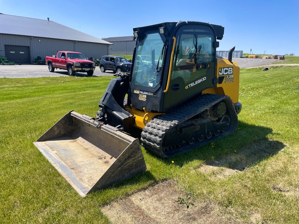JCB 3TS-8T