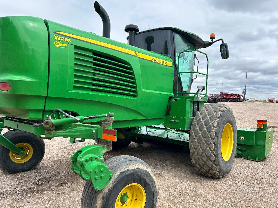 John Deere W235
