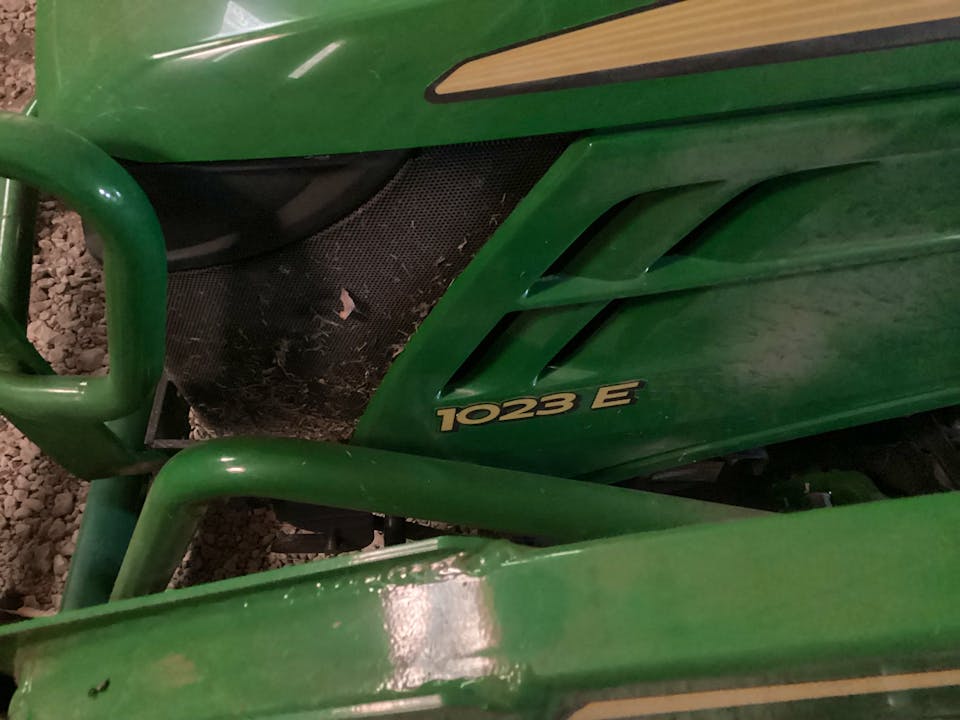 John Deere 1023E