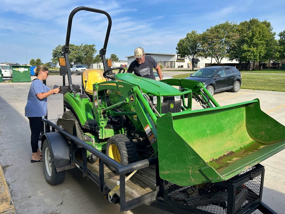 John Deere 1023E