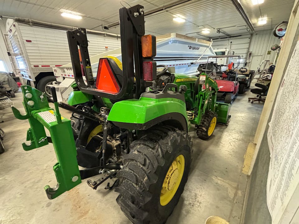 John Deere 2038R