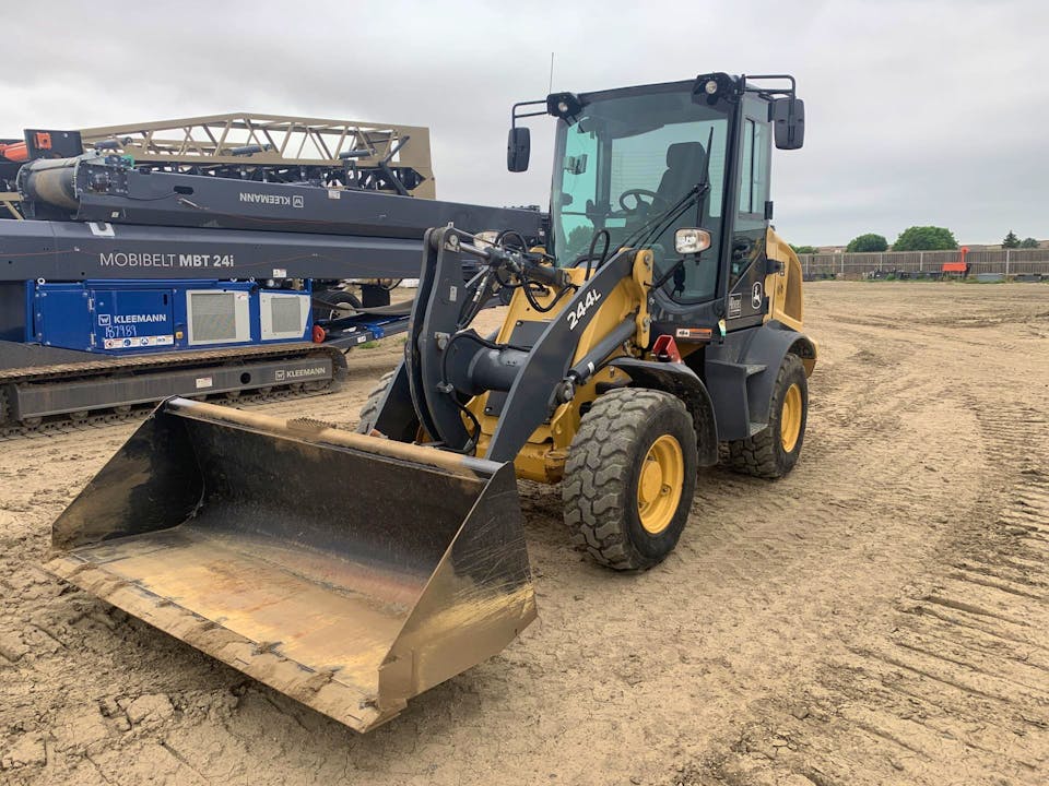 John Deere 244L