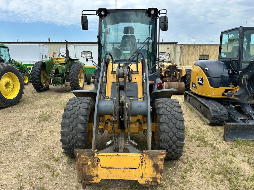 John Deere 244L