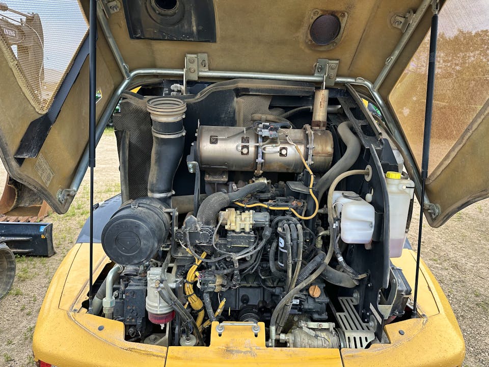 John Deere 244L