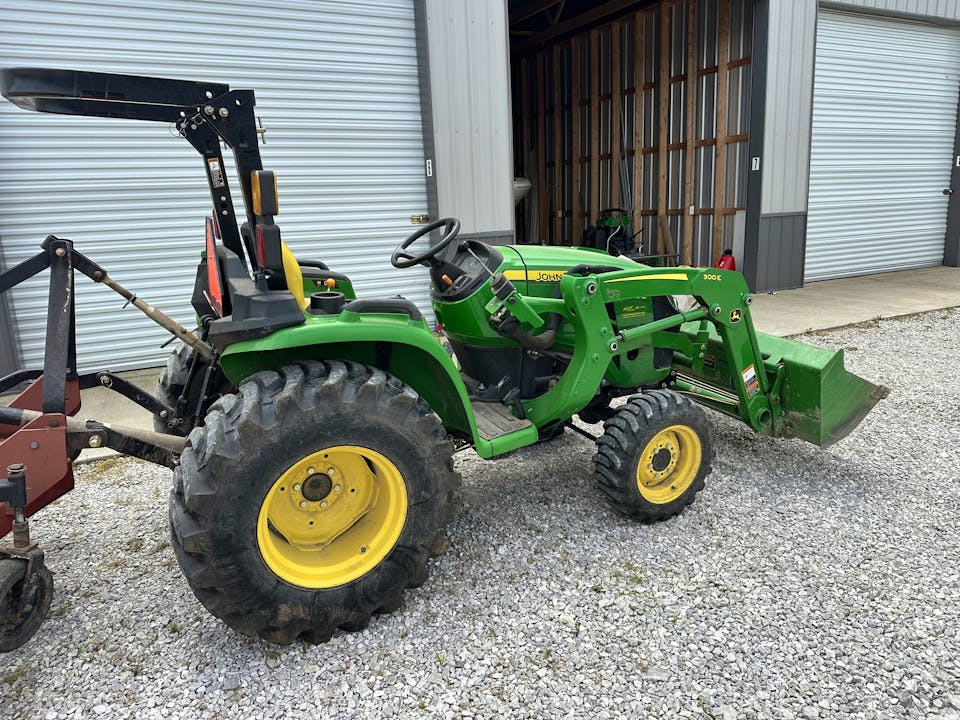 John Deere 3025E