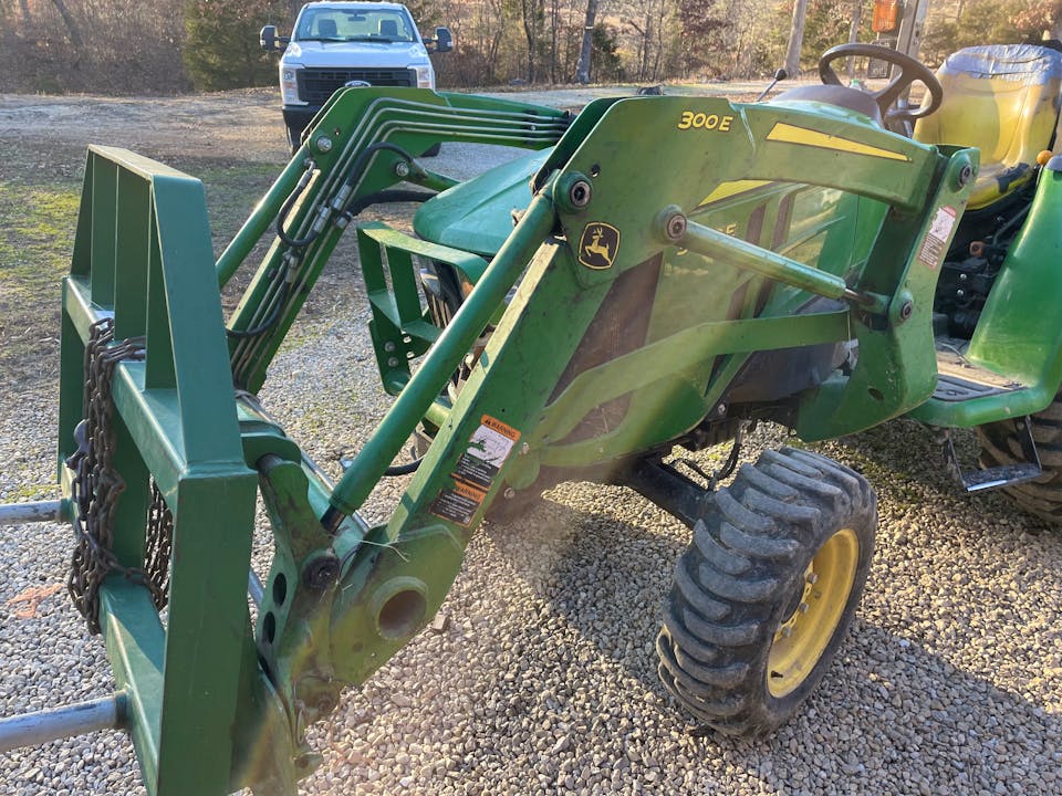 John Deere 3032E