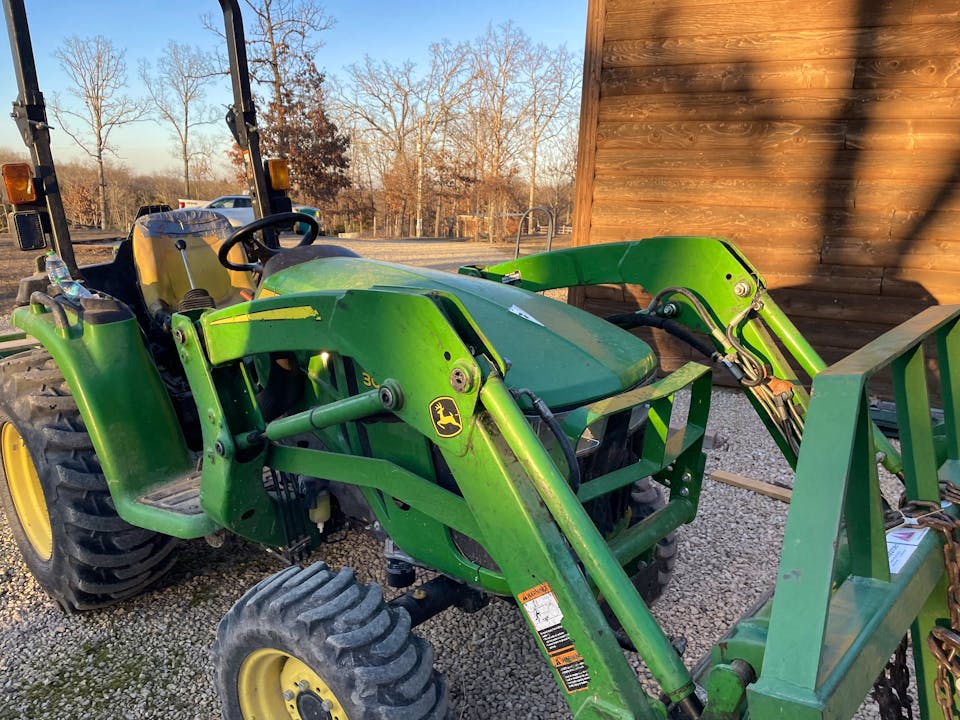 John Deere 3032E