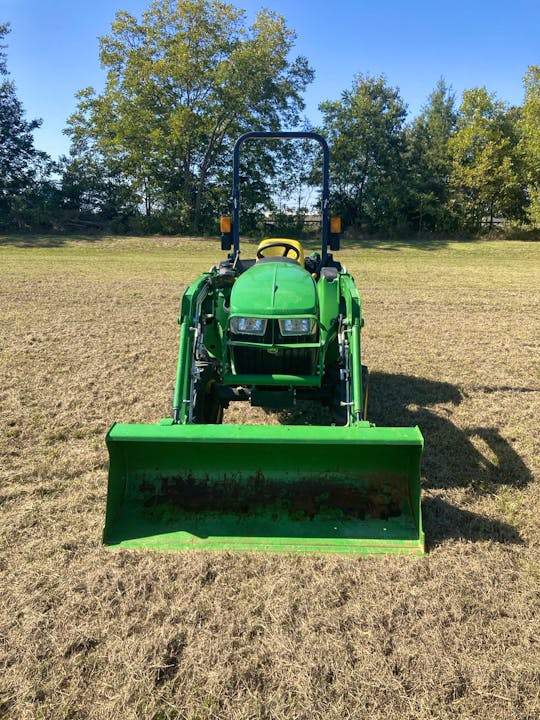 John Deere 3032E