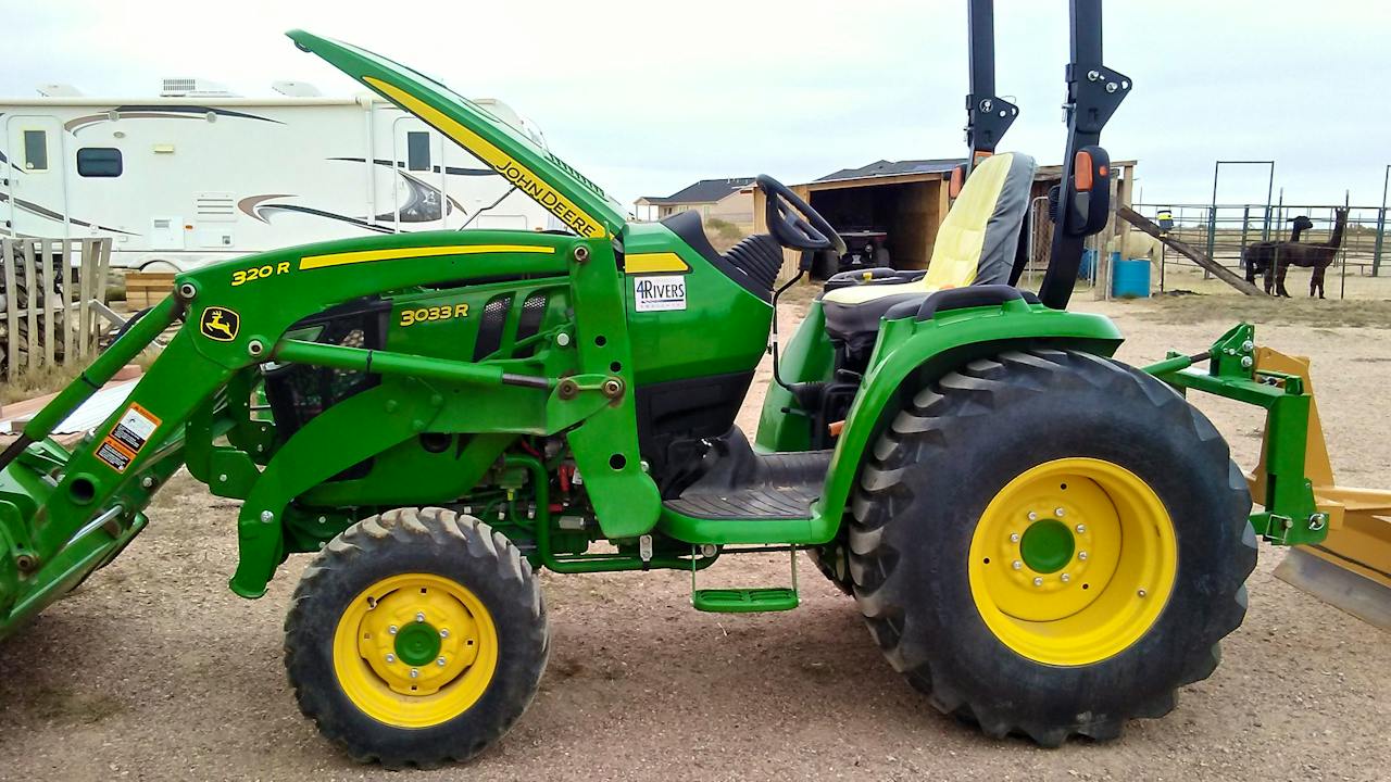 John Deere 3033R
