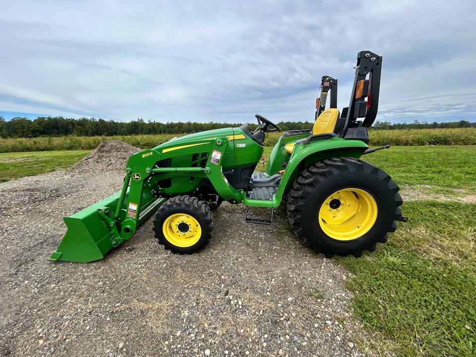 John Deere 3038E
