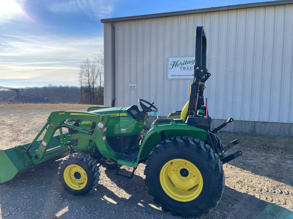 John Deere 3038E