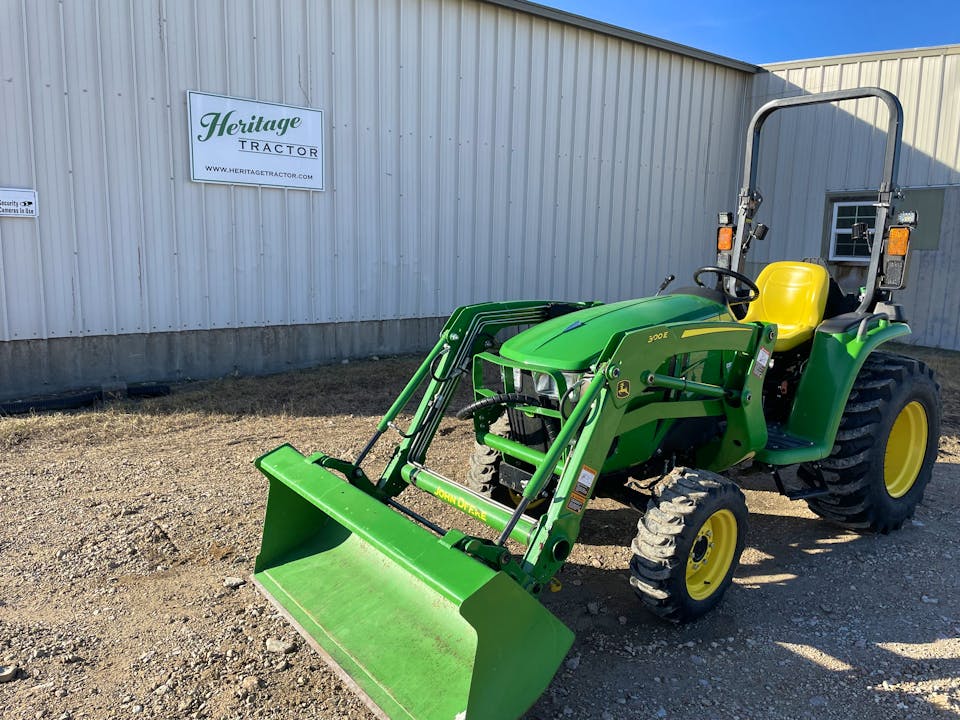 John Deere 3038E