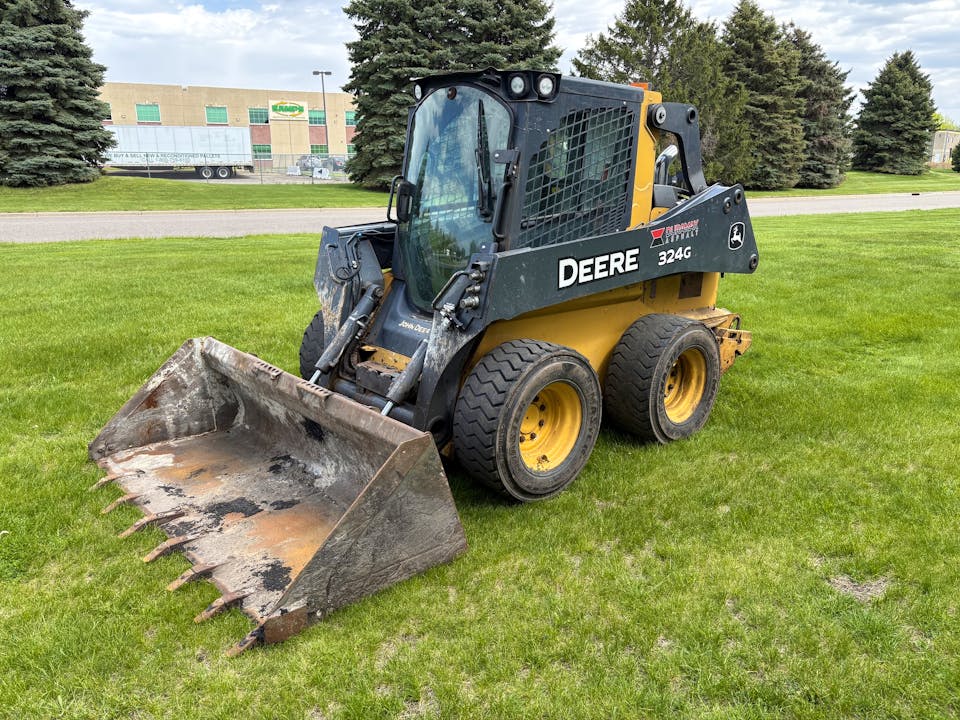 John Deere 324G