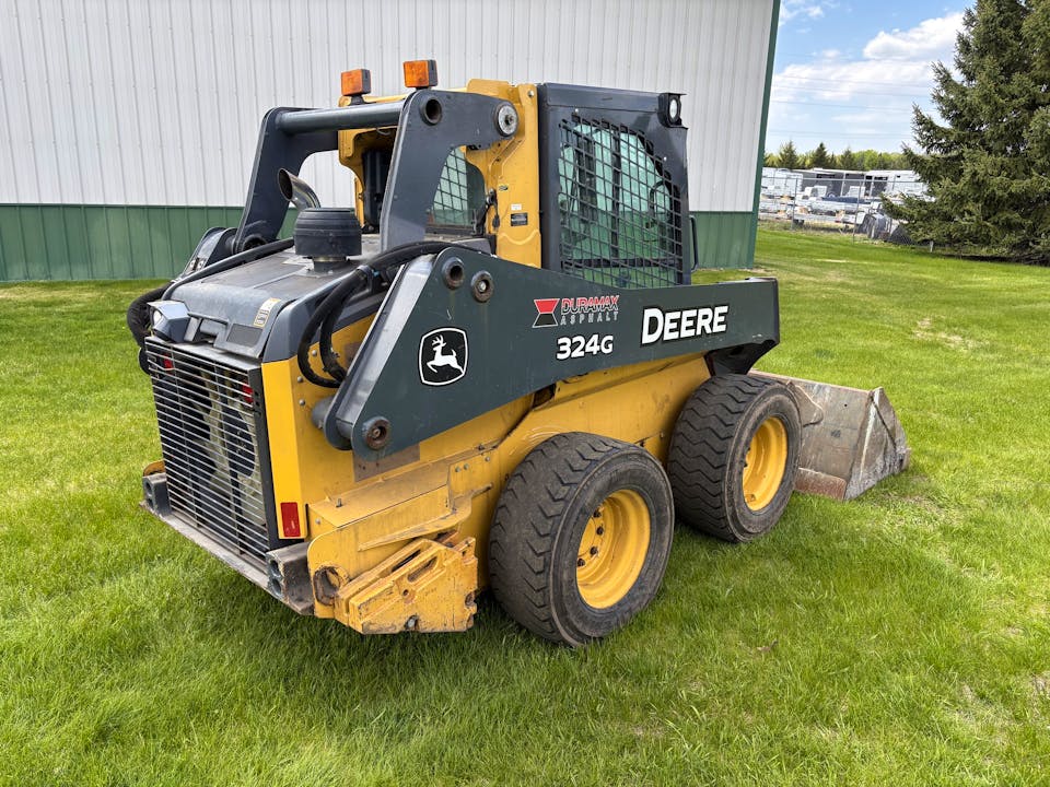 John Deere 324G