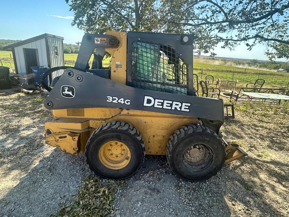 John Deere 324G
