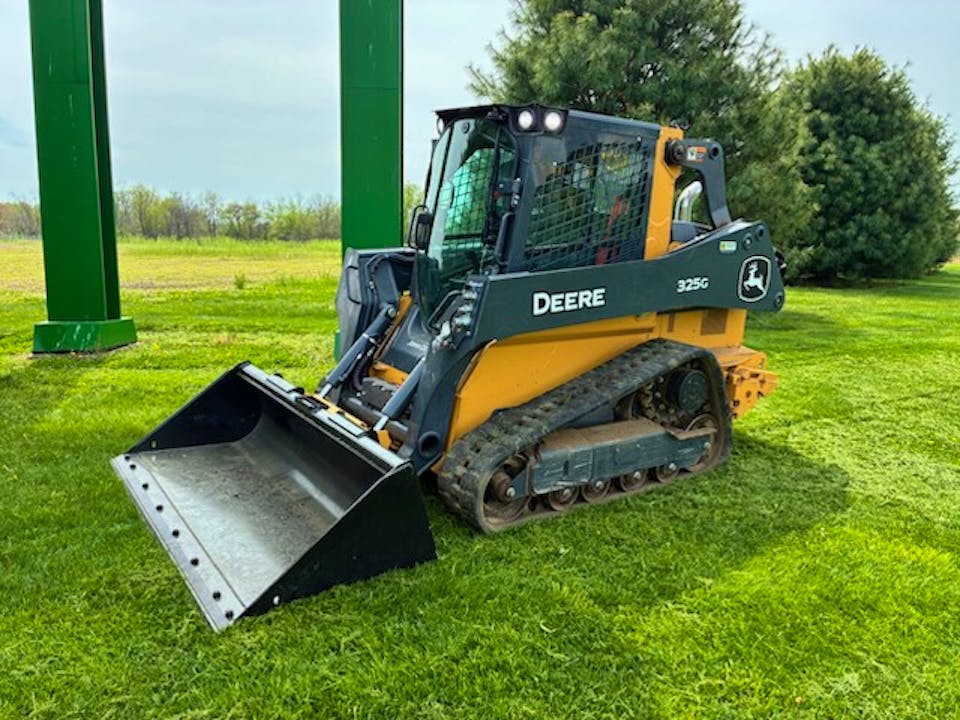 John Deere 325G