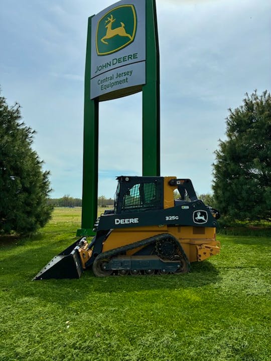 John Deere 325G