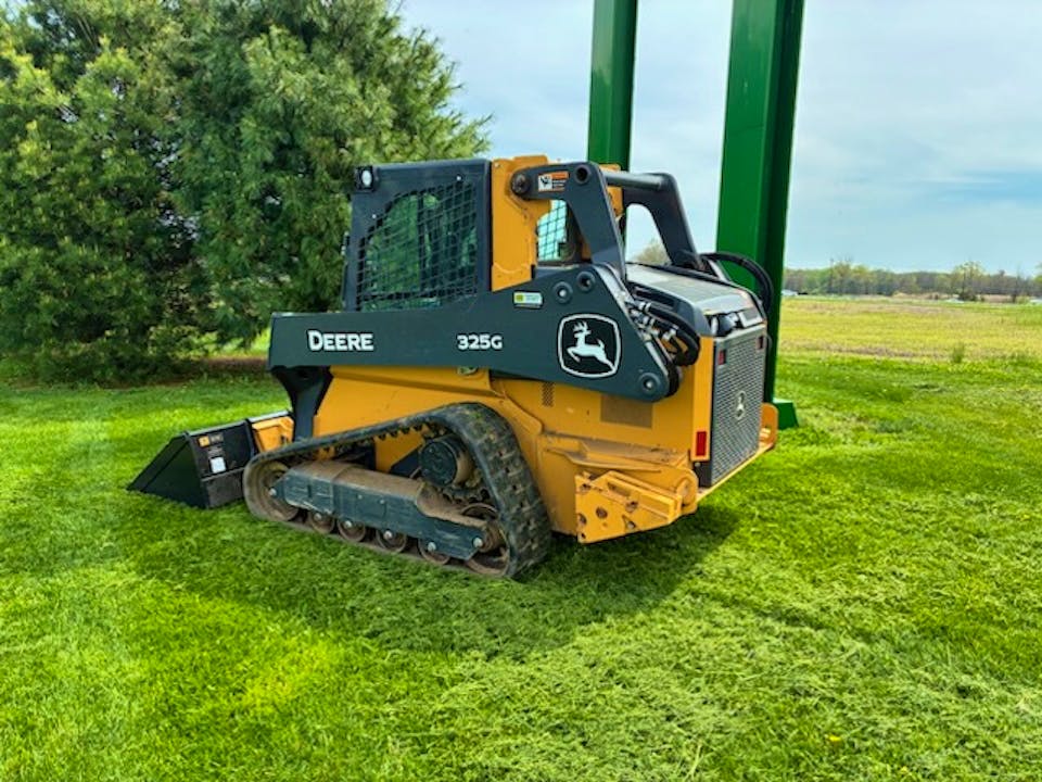 John Deere 325G