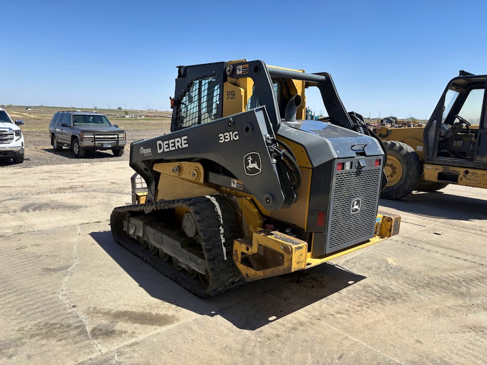John Deere 331G